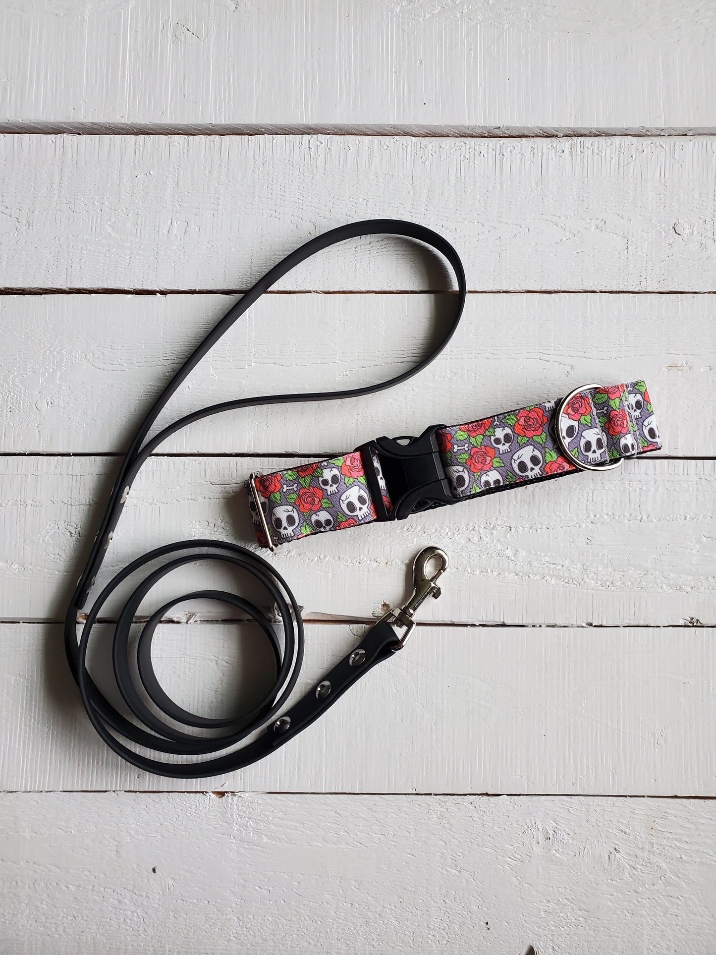 Skulls & Roses dog collar