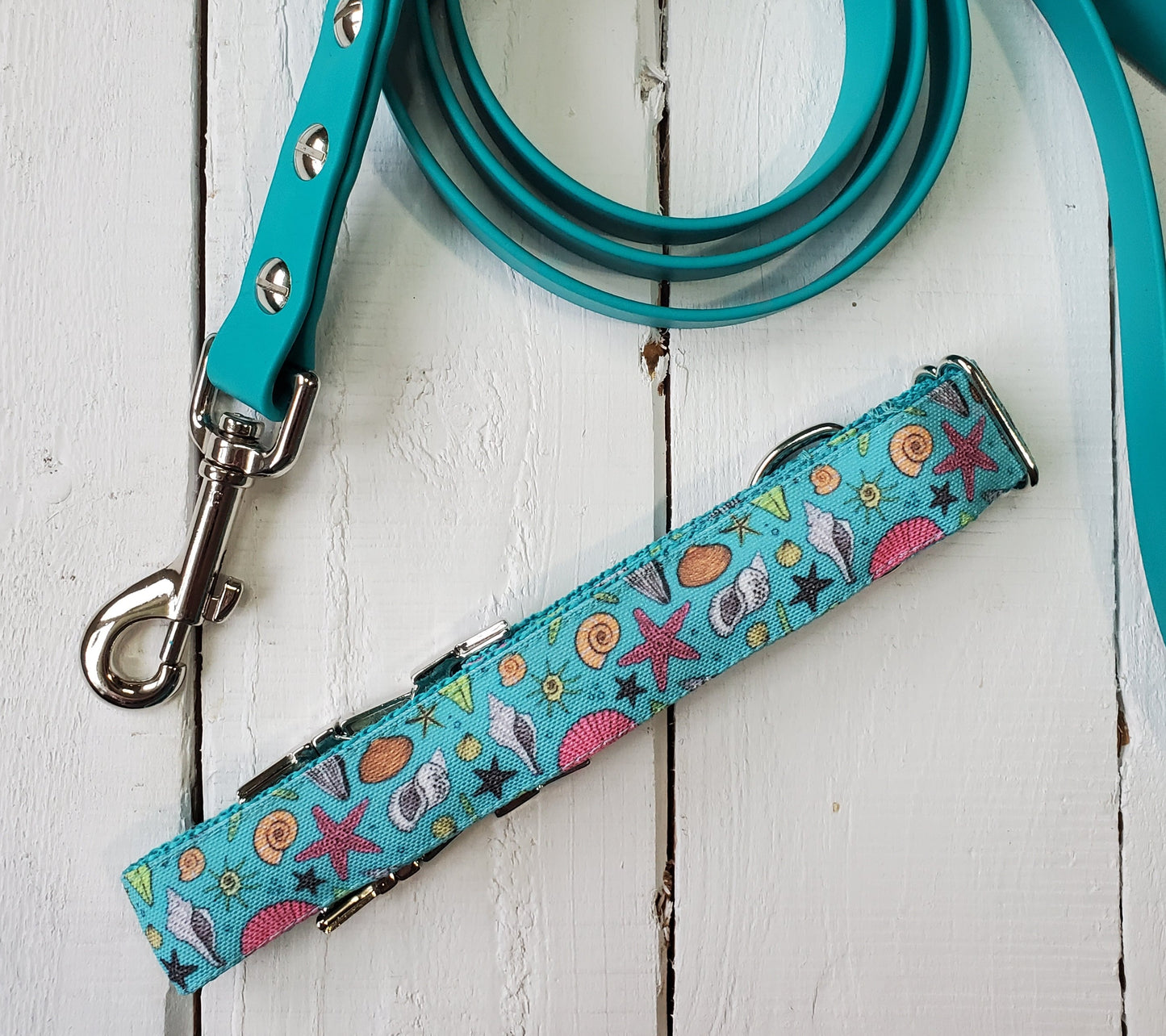 Teal Seashells dog collar